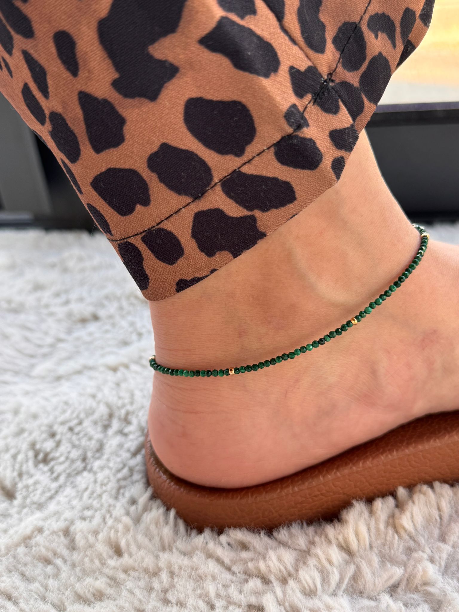 צמיד לרגל מאבני מלכית